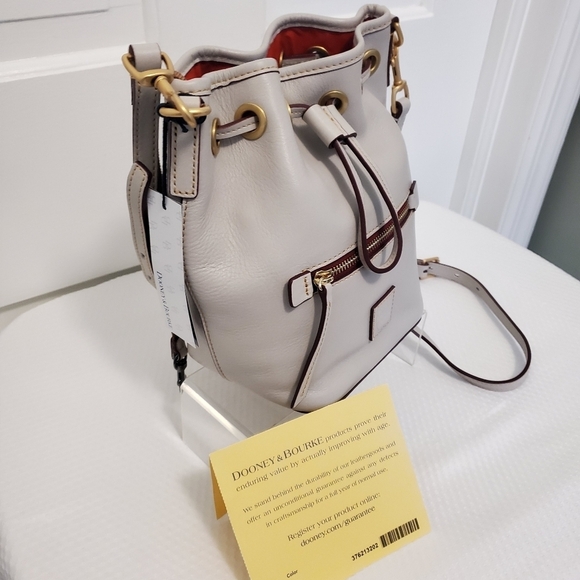 NWT Dooney & Bourke Florentine Ecru In Color Leather Crossbody Bag, Clas… - Picture 3 of 10